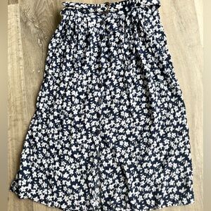 Vintage Style My Way Navy & White Floral Skirt with matching belt